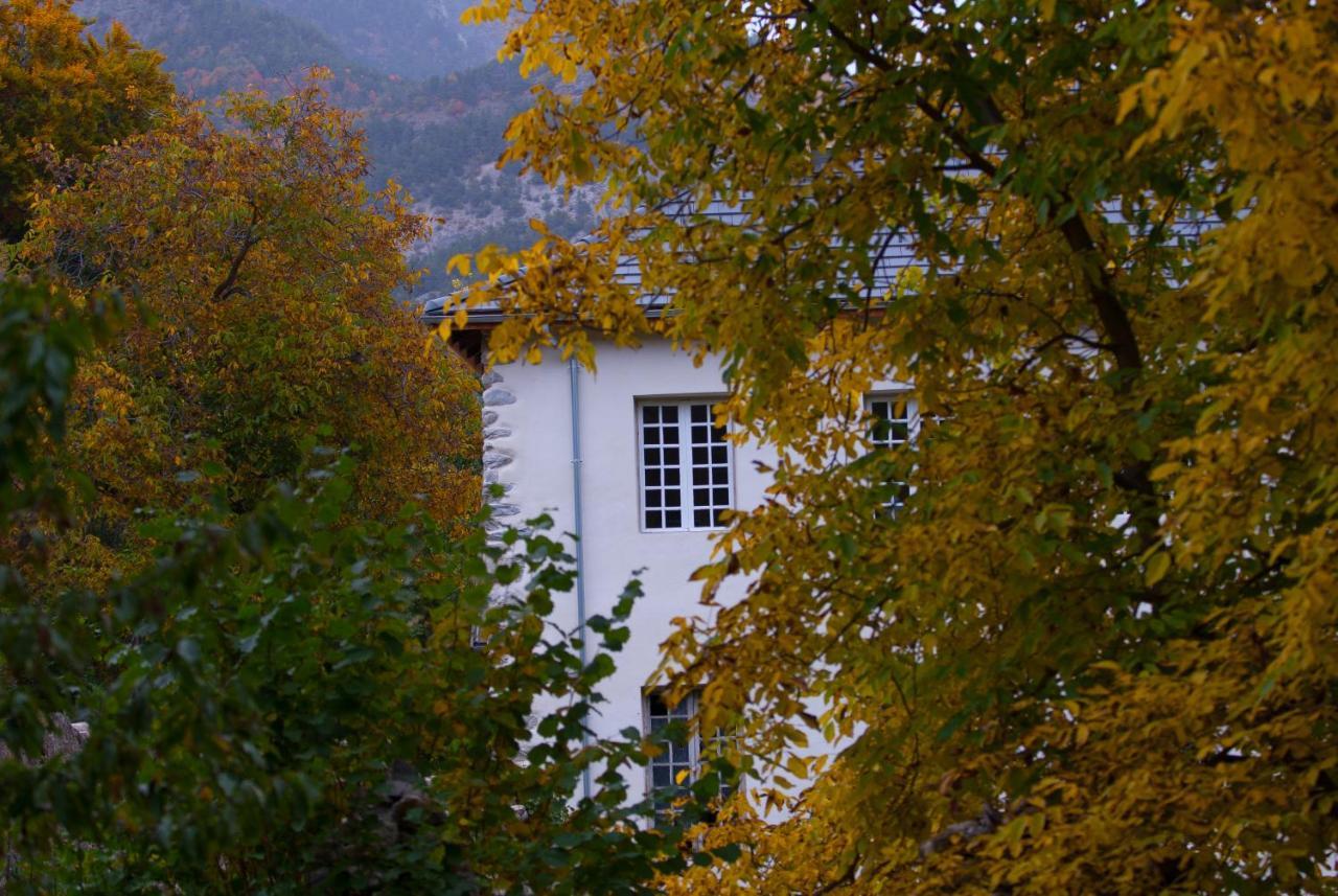 Maison Cimarron Bed and Breakfast Chateauroux-les-Alpes Eksteriør billede